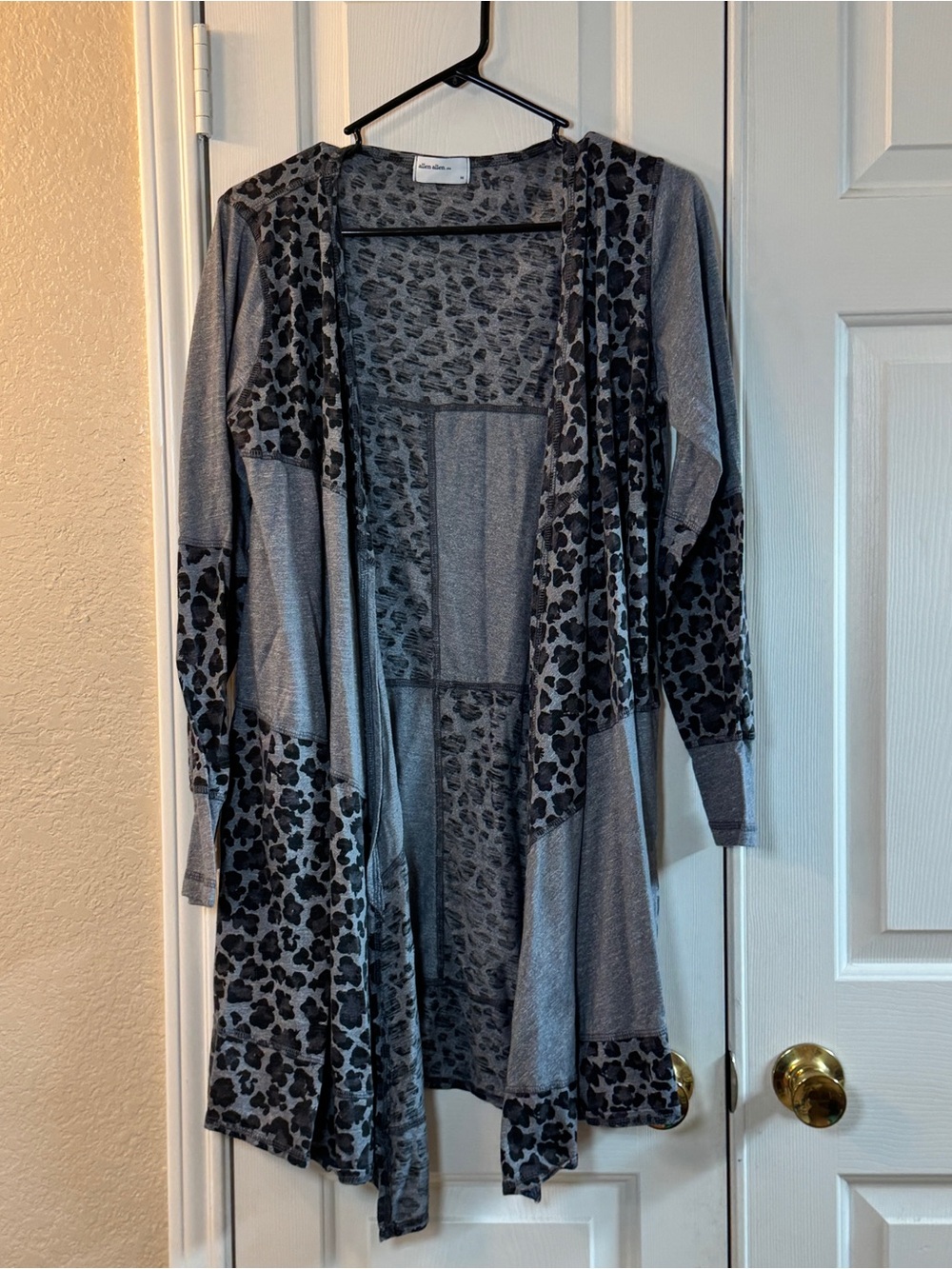 Black‎ and Gray Patchwork Leopard Long Animal Print Lightweight Cardigan Size M